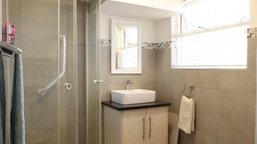 To Let 1 Bedroom Property for Rent in Fish Hoek Western Cape